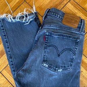 Levi’s size 26 ankle cropped jeans black👖